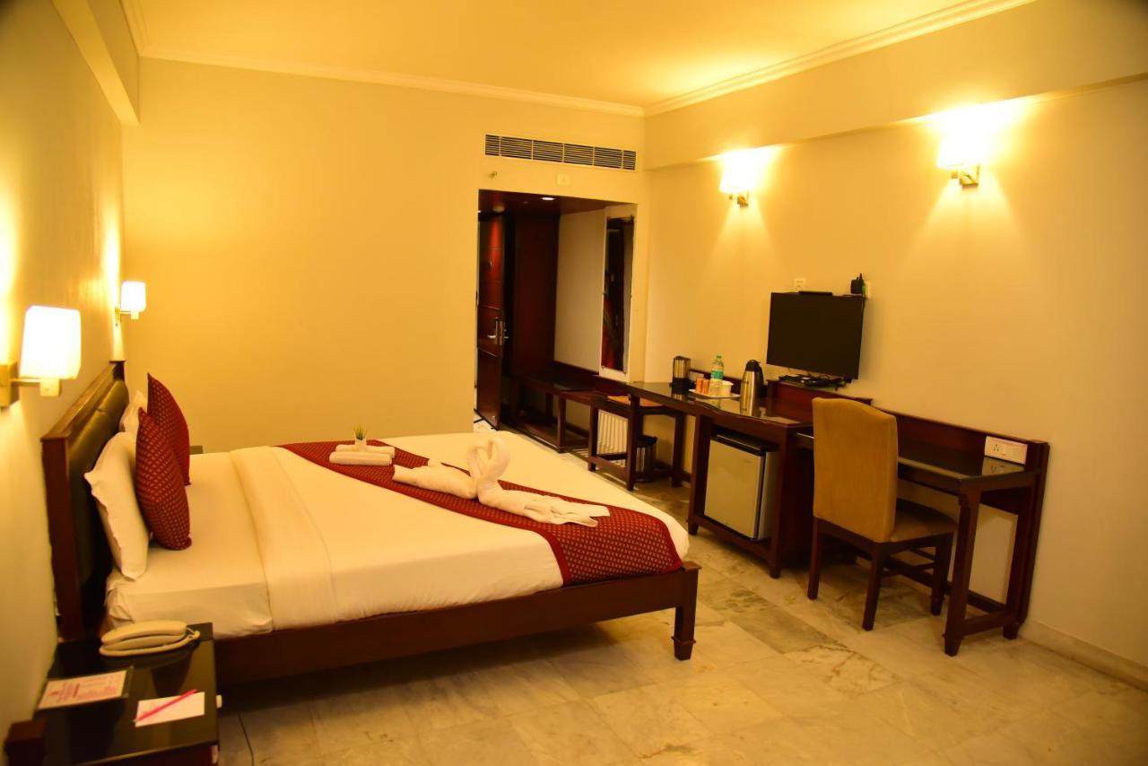 טירופאטי The Bhimas Residency Hotels מראה חיצוני תמונה