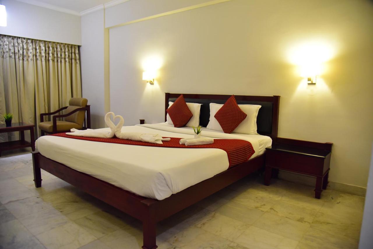 טירופאטי The Bhimas Residency Hotels מראה חיצוני תמונה