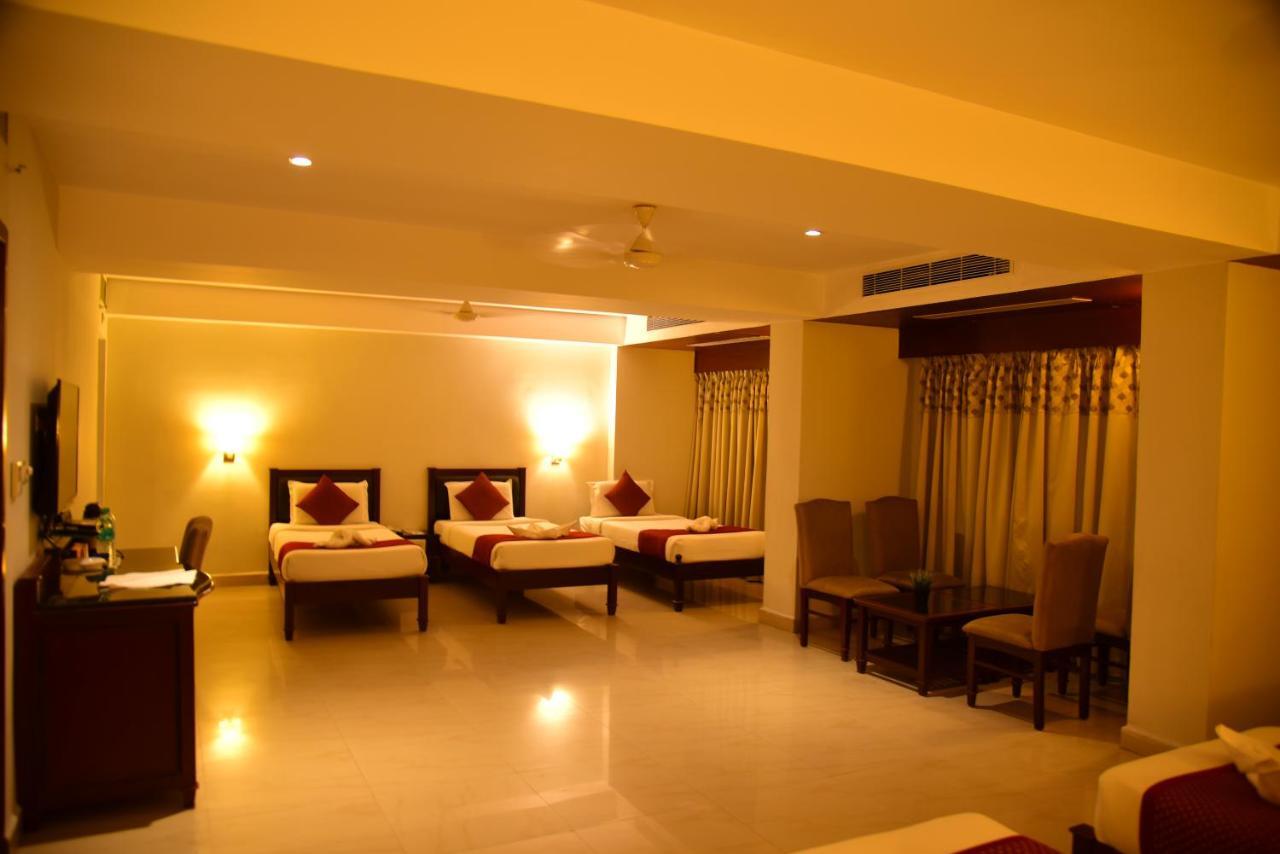 טירופאטי The Bhimas Residency Hotels מראה חיצוני תמונה